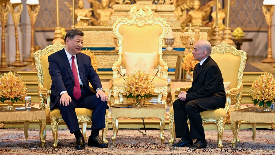 习近平会见柬埔寨国王西哈莫尼
