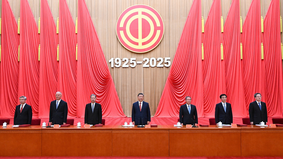 庆祝中华全国总工会成立100周年暨全国劳动模范和先进工作者表彰大会隆重举行