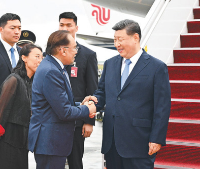 习近平抵达吉隆坡对马来西亚进行国事访问