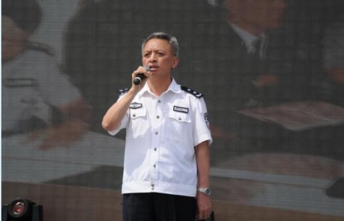 敬畏生命促改造感恩时代铸新生