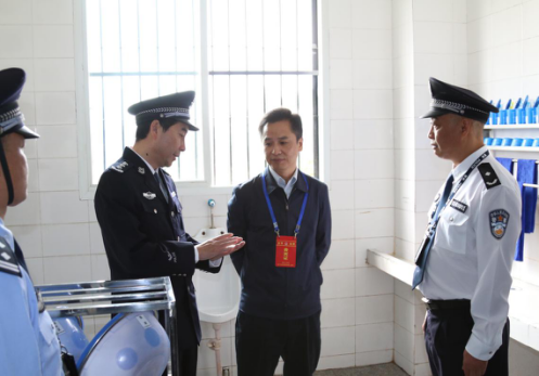 陈明国厅长,刘志诚局长深入自贡监狱,汉王山监狱和宜宾监狱,实地检查