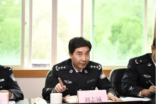 刘志诚局长到甘孜监狱督导安全稳定指导监狱发展