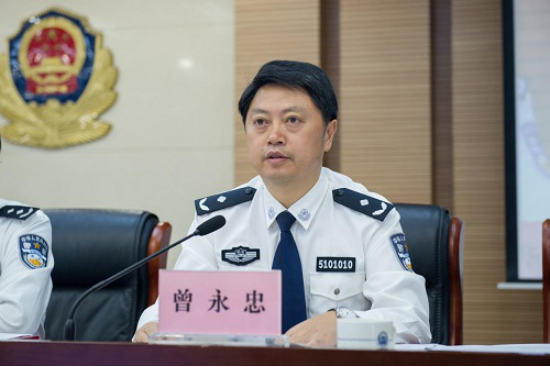 局党委委员,副局长曾永忠宣读表彰决定