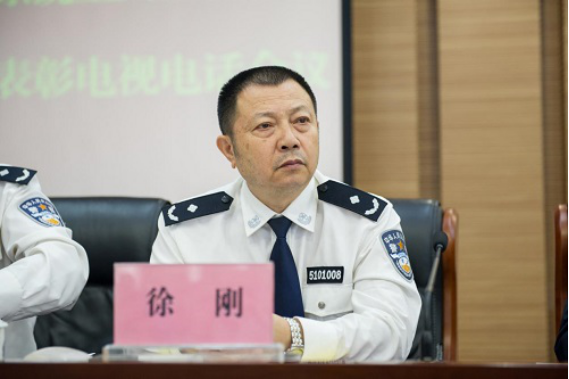 局党委委员,副局长徐刚宣读表彰决定